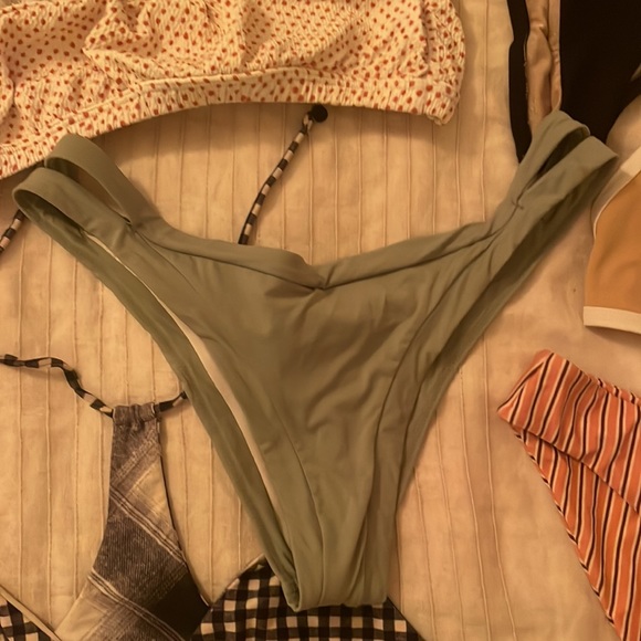 Bikini bundle - Picture 8 of 9